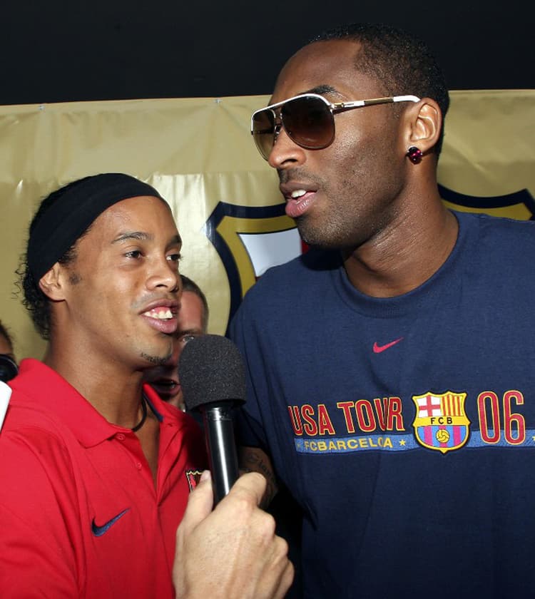 Ronaldinho se encontra com Kobe Bryant em 2006, em Hollywood