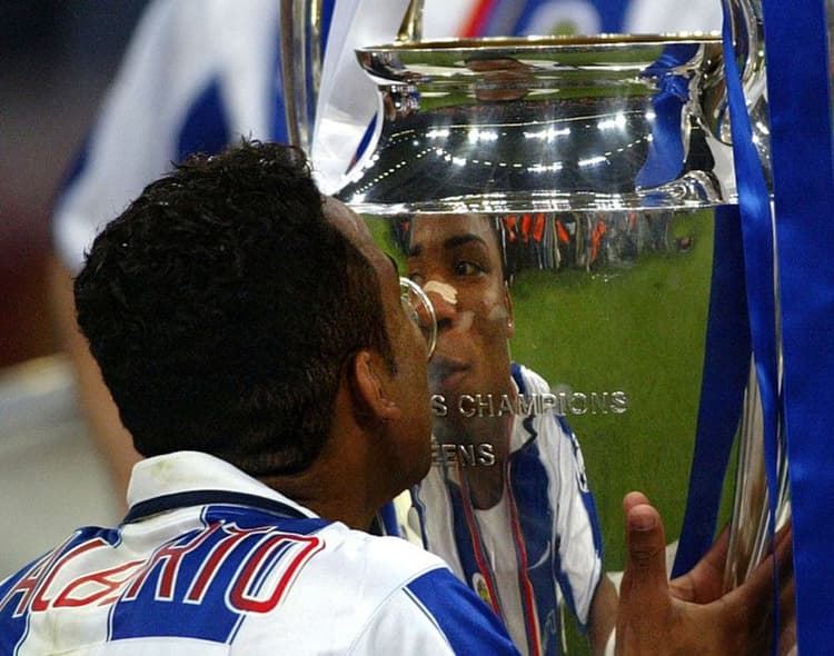 O meia Carlos Alberto foi campeão da Liga dos Campeões com o Porto, em 2004