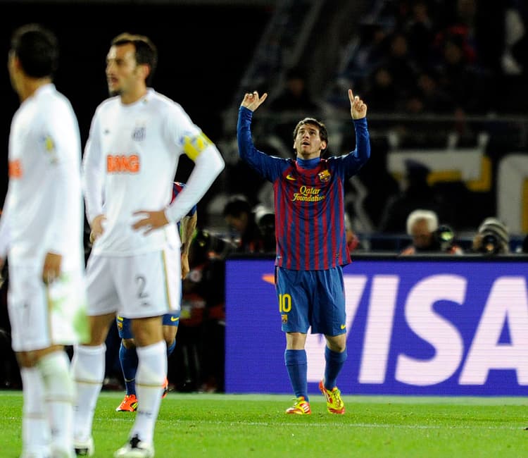 18 de dezembro de 2011 - Messi brilha na goleada de 4 a 0 na final do Mundial contra o Santos