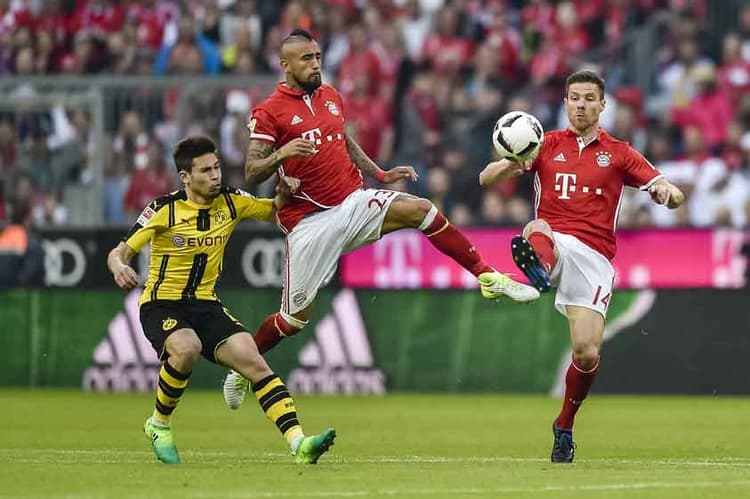 Raphael Guerreiro, Vidal e Xabi Alonso - Bayern de Munique x Borussia Dortmund
