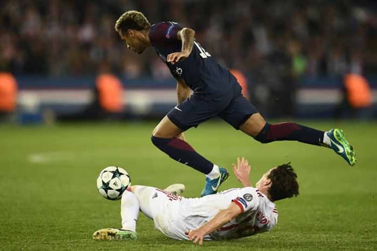 Neymar (PSG) - Em seu retorno após lesão no pé, Neymar brilhou, fez gol, deu assistência e, de quebra, ainda 