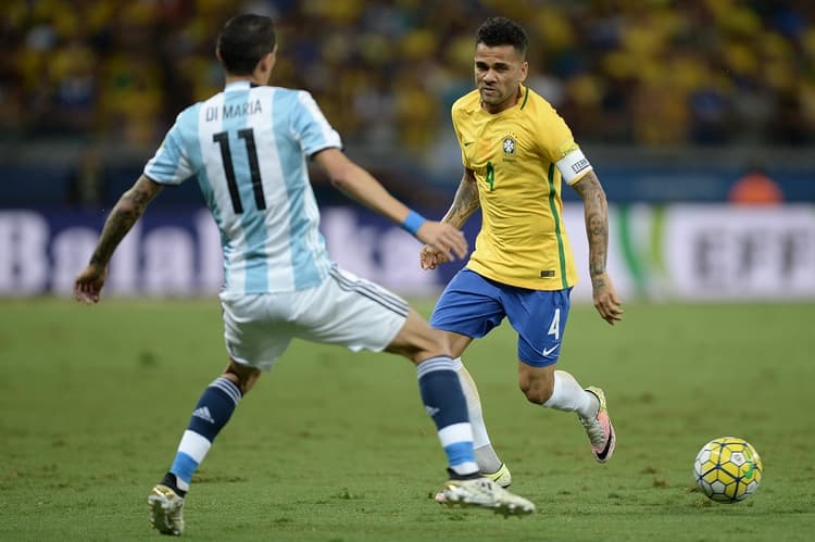 Brasil 3 x 0 Argentina - Daniel Alves capitão