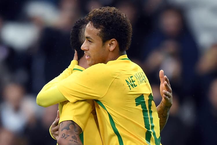 Neymar abriu o placar para o Brasil em cobrança de pênalti