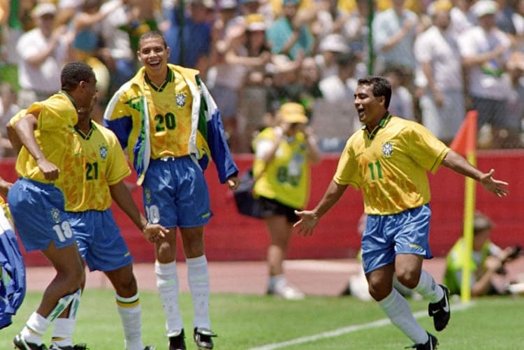 A Copa do Mundo de 1994 ficou marcada pela conquista do tetra pelo Brasil nos Estados Unidos. Os canarinhos ficaram no Grupo B e garantiram a vaga logo nos dois primeiros jogos, batendo Rússia por 2 a 0 e Camarões por 3 a 0. Na terceira partida ficou no 1