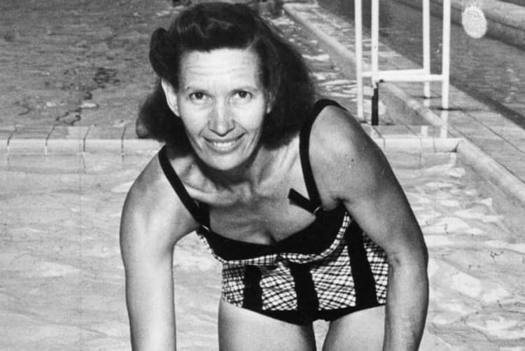 A natação brasileira deve muito a Maria Lenk, que foi a primeira sul-americana a participar de uma Olímpiada. O feito aconteceu em 1932. Ela é a maior nadadora da história do Brasil e única representante do país no Hall da Fama da natação.