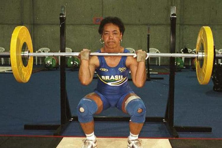 Maria Elizabete Jorge foi tão importante no levantamento de peso porque foi a primeira brasileira a disputar os Jogos Olímpicos pelo esporte, em 2000. Depois, passou a treinar a Seleção masculina