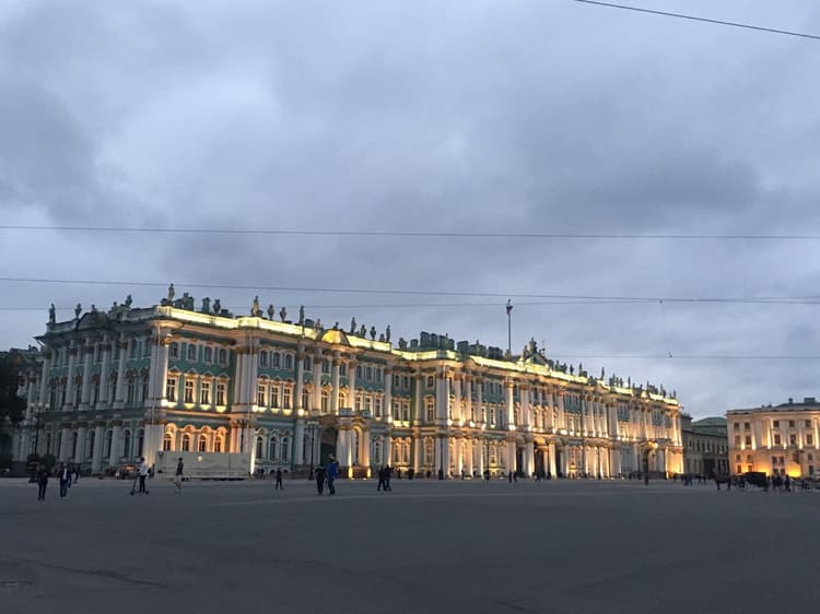 Frente do Hermitage, museu de artes de São Petersburgo, um dos maiores do mundo