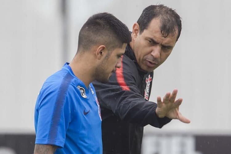 Sergio Díaz e Fábio Carille em treino do Corinthians