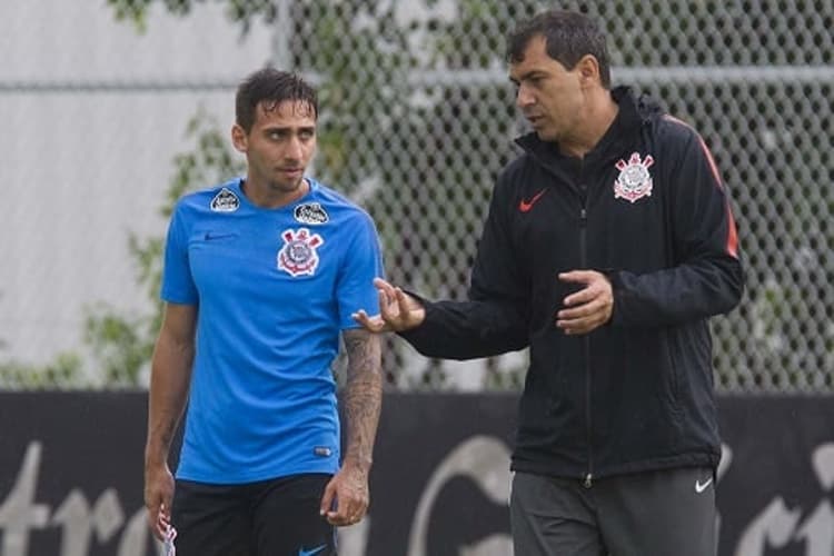 Gustavo Silva e Fábio Carille em treino do Corinthians