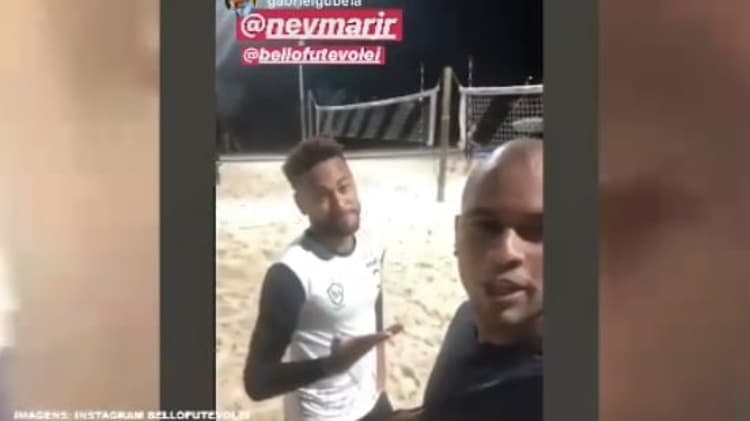 Neymar joga futevôlei