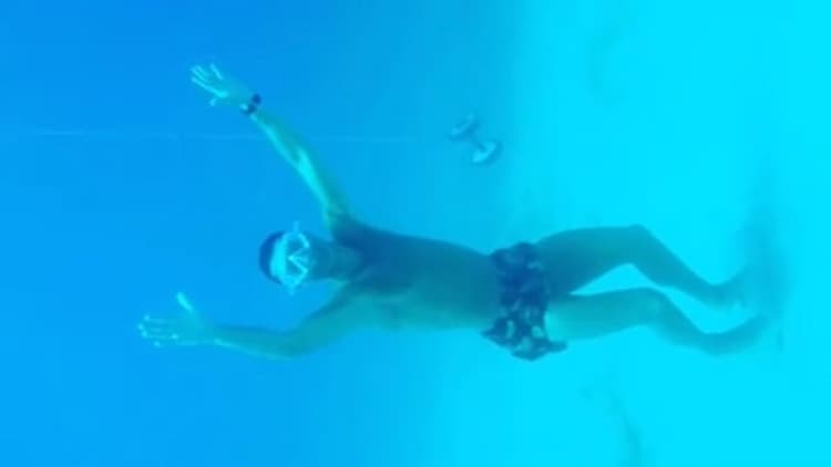 Cristiano Ronaldo mergulha 14 metros
