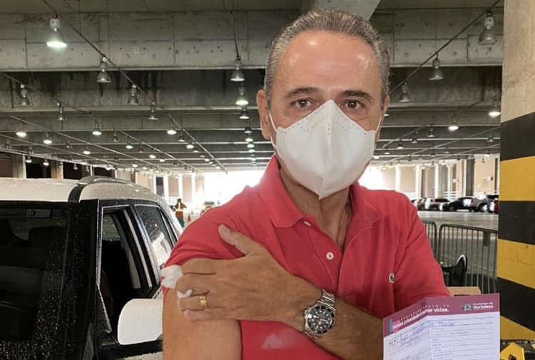 Luis Roberto recebeu a primeira dose de vacina contra o Covid-19