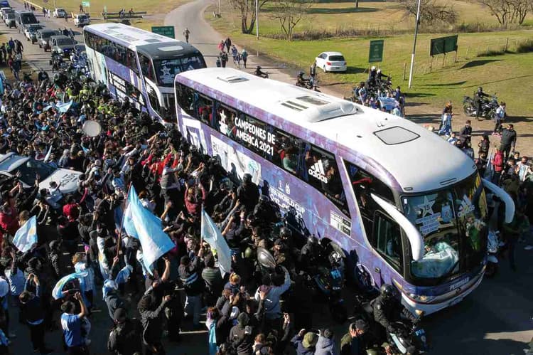 Festa da torcida argentina em Buenos Aires após título da Copa América