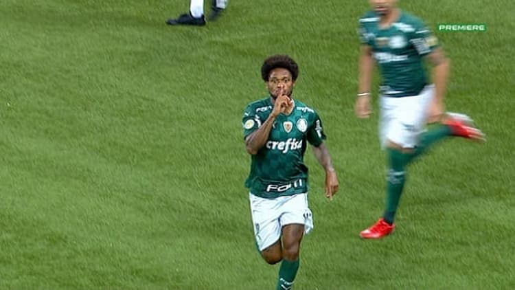 Luiz Adriano - gesto