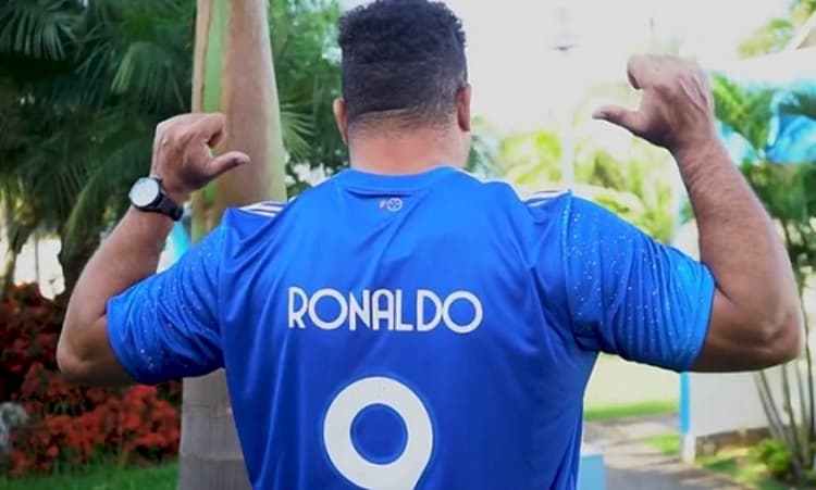 Ronaldo volta a vestir a camisa 9 da Raposa e cita erro da Adidas no vazamento do novo uniforme