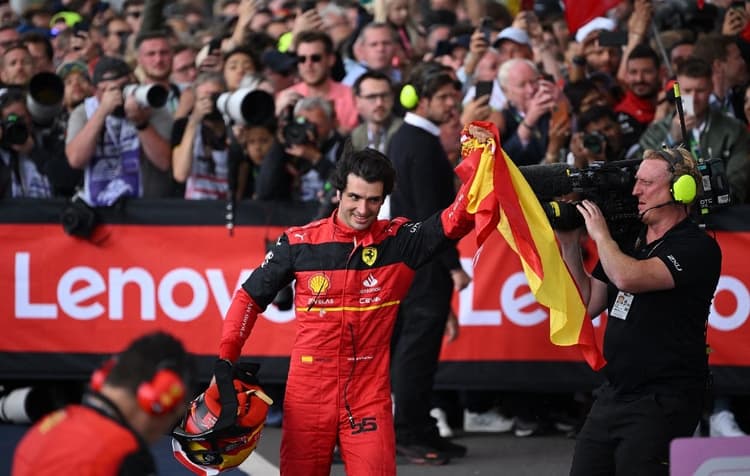 Carlos Sainz vence o GP da Inglaterra de Fórmula 1