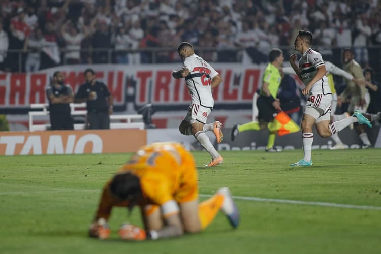 Wellington Rato marcou o primeiro gol do São Paulo sobre o Corinthians n ojogo de volta da semifinal da Copa do Brasil 