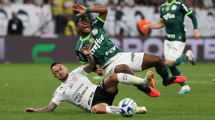 Maycon, do Corinthians, foi expulso após entrada em Endrick, do Palmeiras