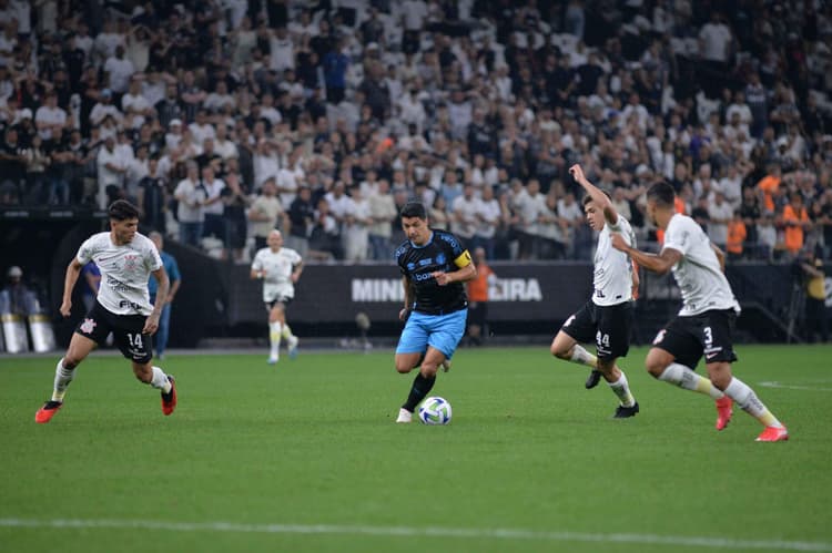 Luis Suárez marca pela primeira vez fora de casa contra o Grêmio, mas Imortal e Corinthians empatam pelo Brasileirão