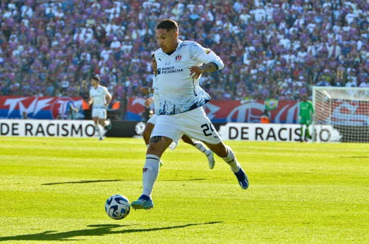 Paolo Guerrero na final entre Fortaleza e LDU pela Sul-Americana 2023