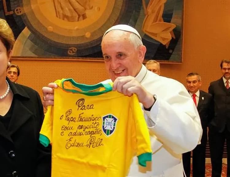 Papa prefere Pelé do que Maradona e Messi