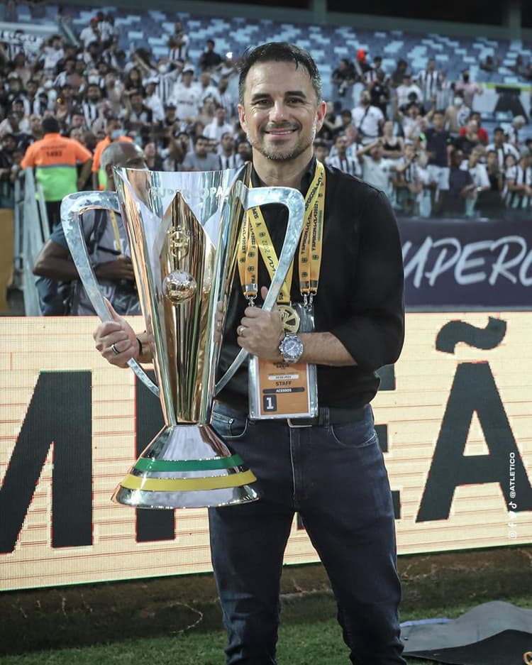 Rodrigo Caetano recusou a oferta de ser o executivo de futebol do Corinthians