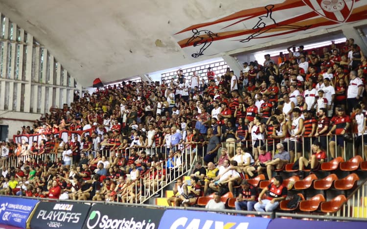 Torcida-do-Flamengo-Basquete-aspect-ratio-512-320