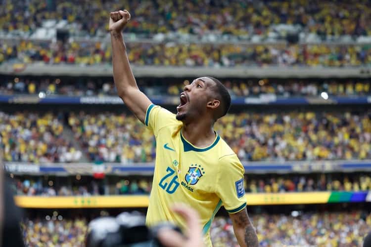 Rayan comemora vitória do Brasil sobre o Japão na Copa do Mundo