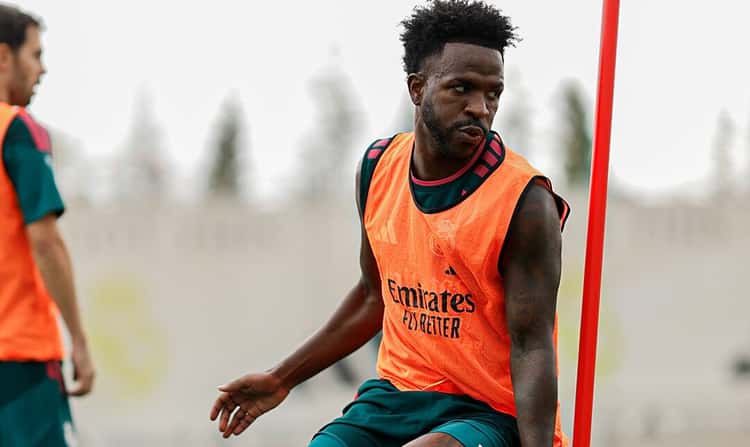 Vini jr faz exercício durante treino de pré-temporada do Real Madrid
