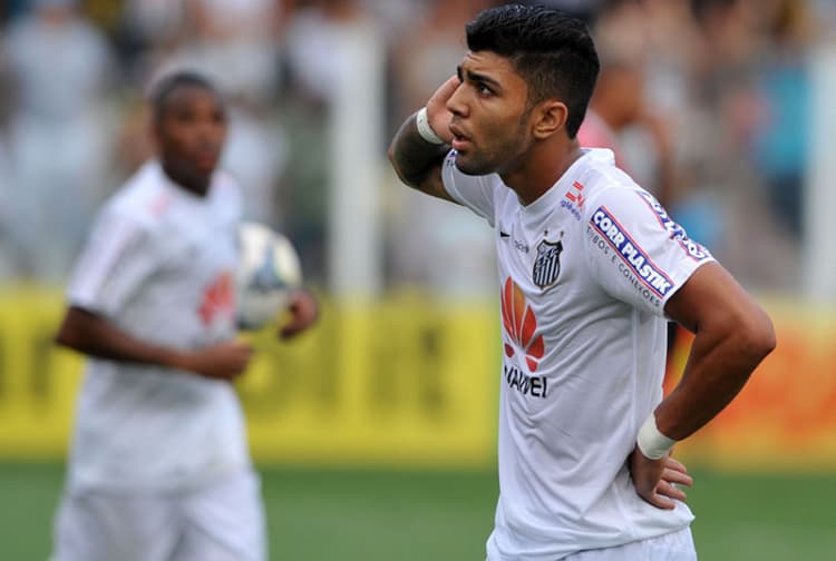 No dia 9 de janeiro de 2014, Gabriel marcou seu primeiro gol pelo Santos em clássicos, na goleada santista por 5 a 1 sobre o Corinthians pelo&nbsp;Campeonato Paulista.