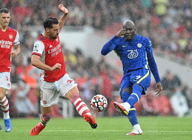 Arsenal x Chelsea - Romelu Lukaku e Pablo Marí