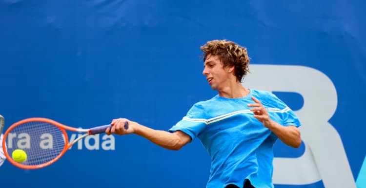 Pedro Boscardin em ação no ITF de Campos do Jordão