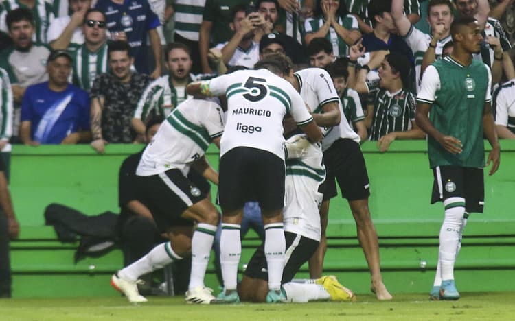 Coritiba-Brusque-scaled-aspect-ratio-512-320