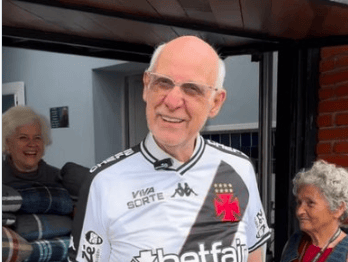 Padre Julio Lancellotti reagindo a vitória do Vasco no Brasileirão (Foto: Reprodução)
