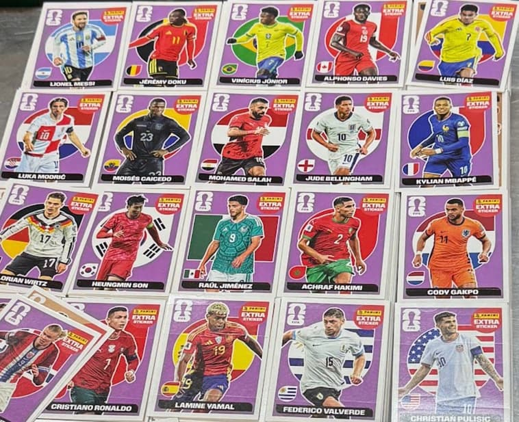 Extra Stickers especiais de nova raridade (Foto: Gabriel Britto/Lucas Cremonese/Lance!)