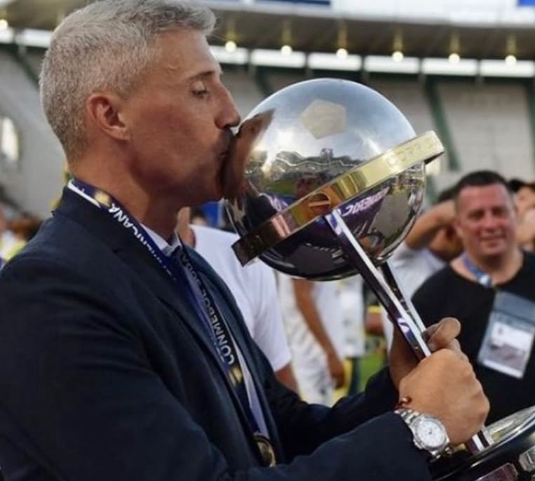 Crespo campeão Defensa y Justicia