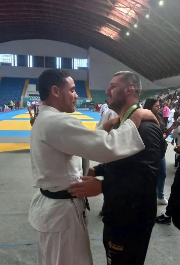 Maurício após receber a medalha de Matheus (Foto: arquivo pessoal)