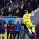 Yarmolenko comemora o primeiro gol da Ucrânia (Foto: Sergei Supinsky / AFP)