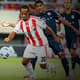 Leandro Salino em ação pelo Olympiacos contra o Bayern de Munique