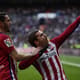 Griezmann celebra gol diante do Real, no clássico de Madrid (Foto: AFP / PIERRE-PHILIPPE MARCOU)