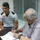 Gustavo Henrique renova contrato