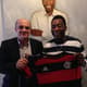 Presidente do Flamengo, Eduardo Bandeira de Mello, visitando Pelé (Foto: Reprodução / Twitter)