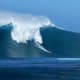Foto do surfista Pedro Calado em Jaws, no Havaí