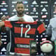 GALERIA: Veja como foi o primeiro dia de Fernandinho no Flamengo: segunda-feira de treino e apresentação