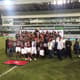 Jogadores do Atlético-PR fazem a festa no gramado do Couto Pereira com o título do Estadual