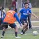 Marquinhos Gabriel enfrentando Guilherme em treino do Corinthians (Foto: Daniel Augusto Jr)
