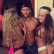 Neymar com garotas durante as férias