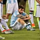 O filme se repete. Só que dessa vez Messi consegue piorar o final. Após empate com o Chile, na decisão por pênaltis o craque desperdiça sua cobrança e perde nova final
