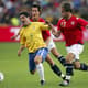 Cicinho em ação pelo Brasil contra a Noruega &nbsp;em 2006