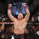 Brock Lesnar venceu Mark Hunt na decisão no UFC 200